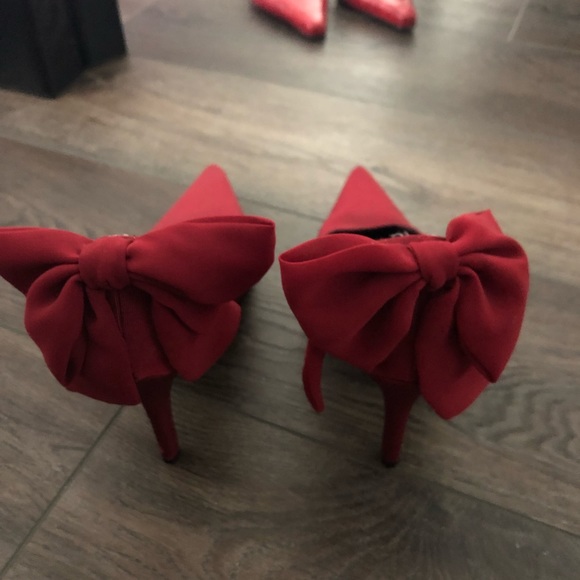 Burgundy Colin Stuart Heels with bow - Picture 2 of 3
